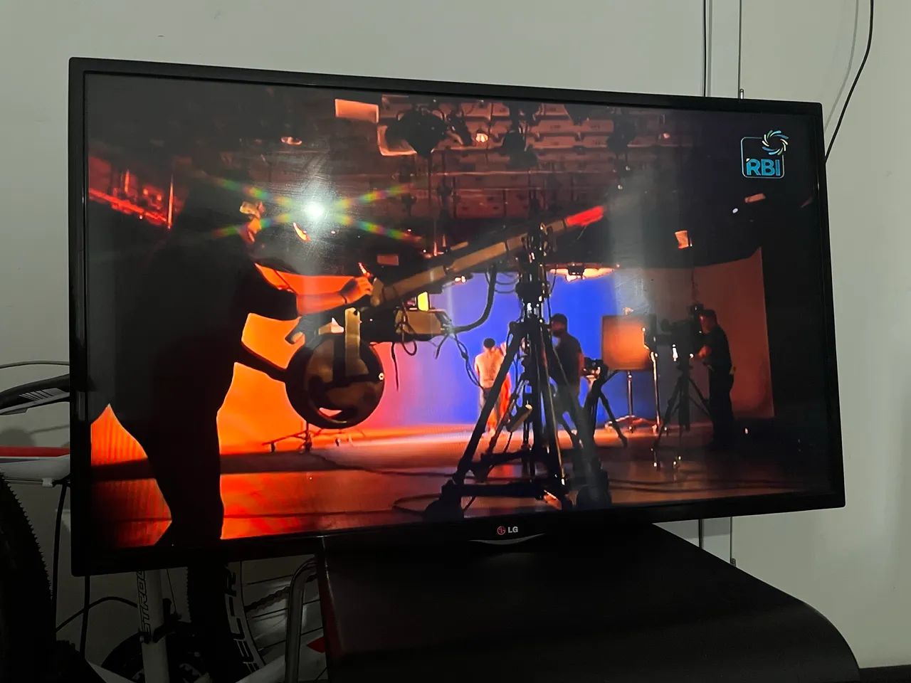 Tv Smart LG 42p  R$ 680,00 - Foto 2