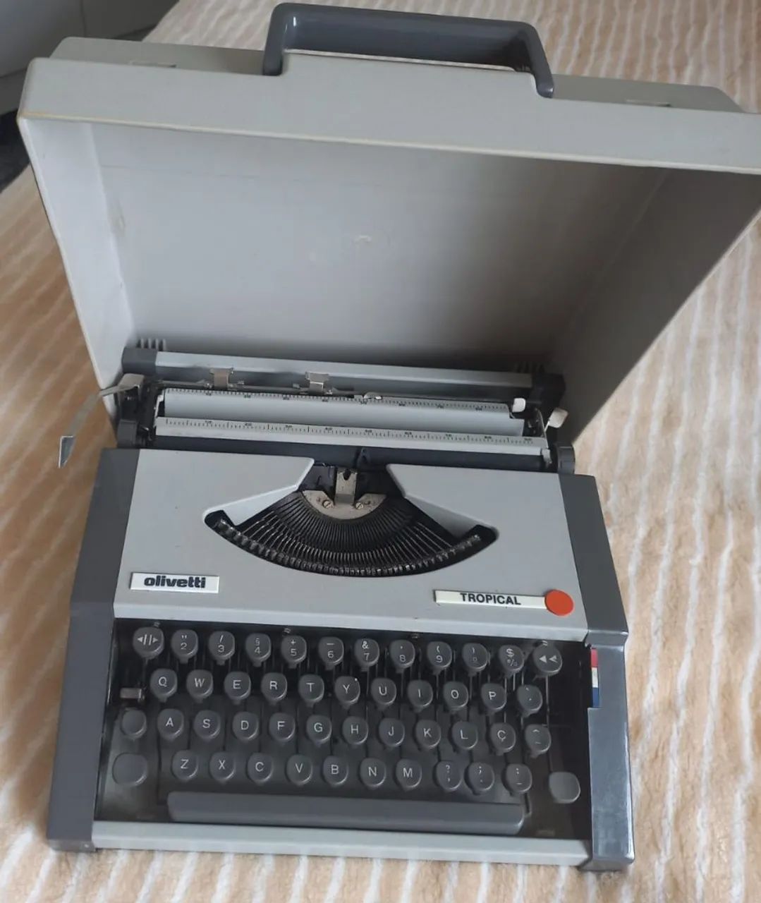 Máquina de escrever Olivetti Relíquia 