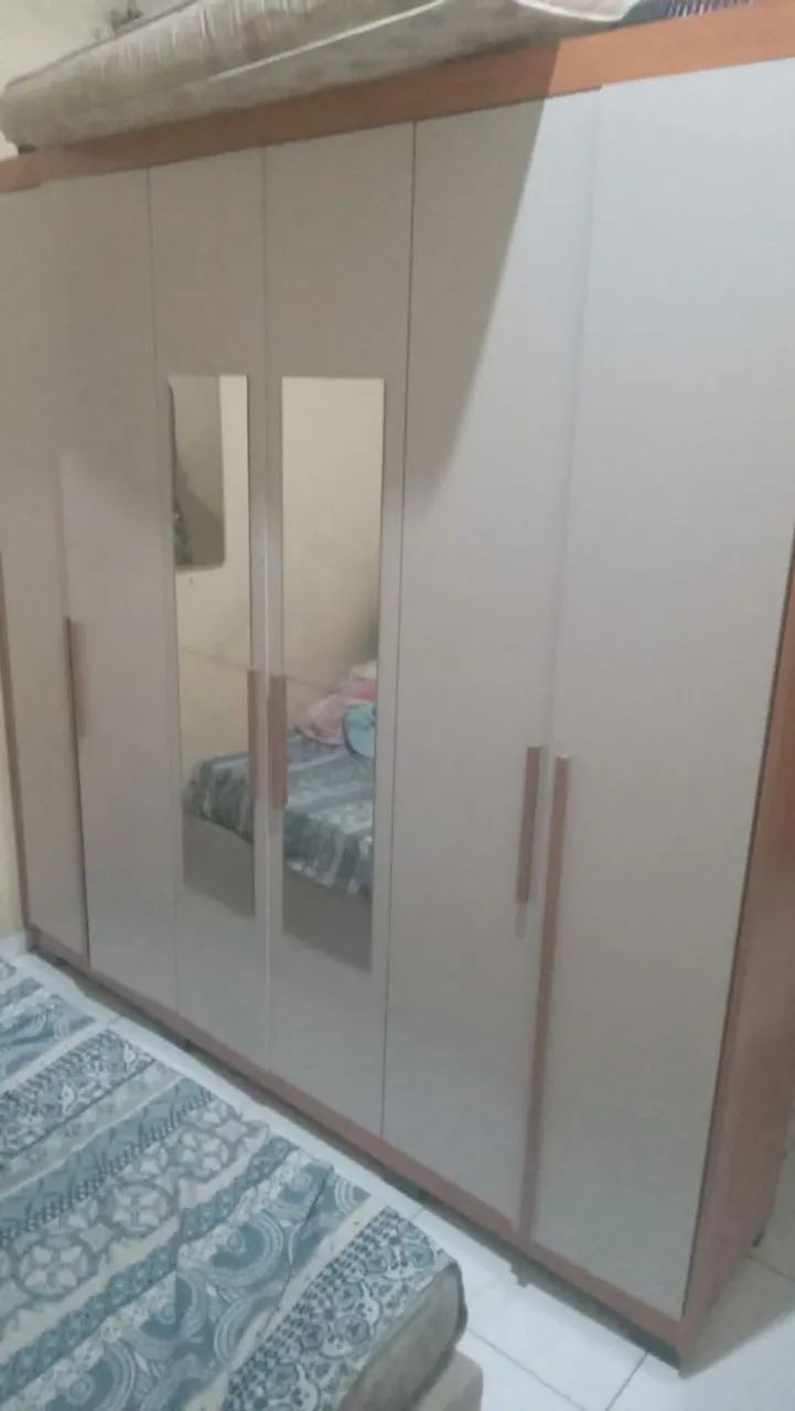 Roupeiro de 6 portas 