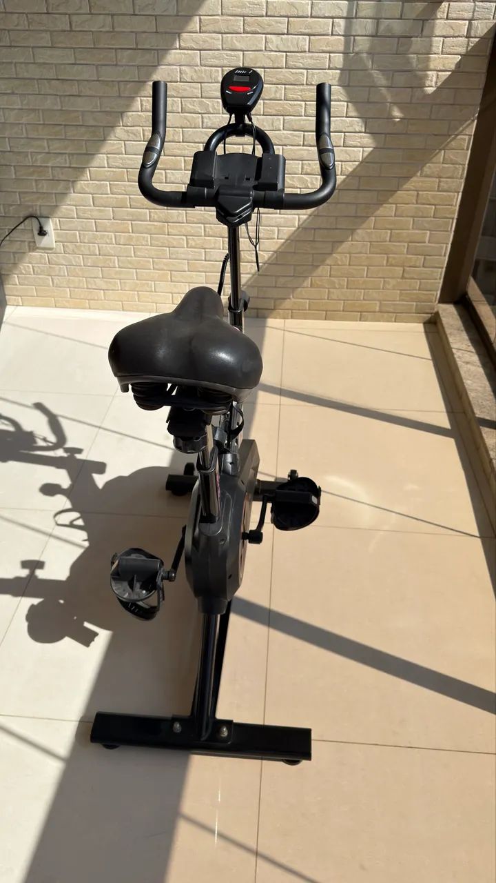 VENDO UMA BICICLETA ERGOMÉTRICA SEMI-NOVA - Foto 3