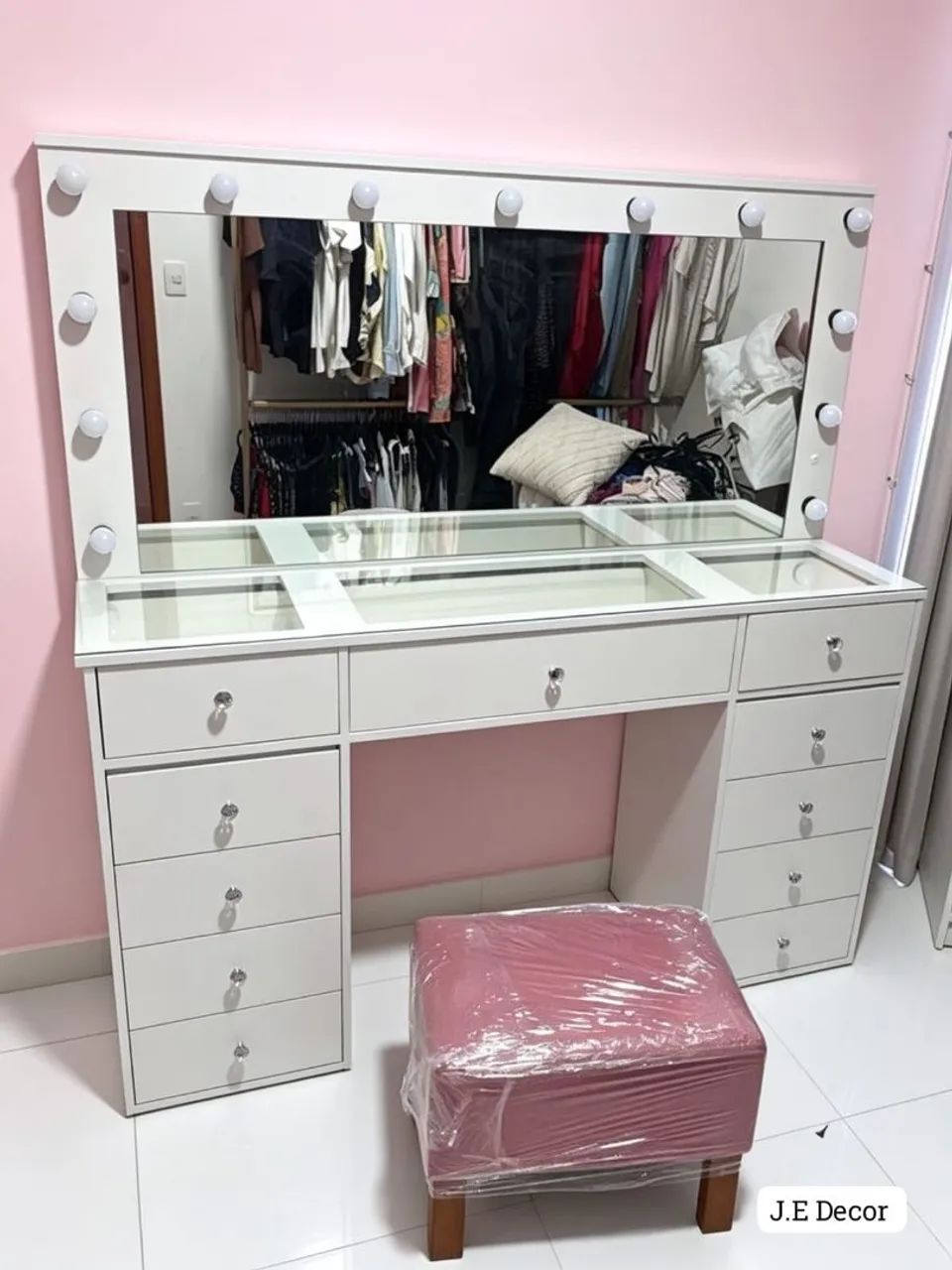 Camarim Larissa com banqueta grátis 