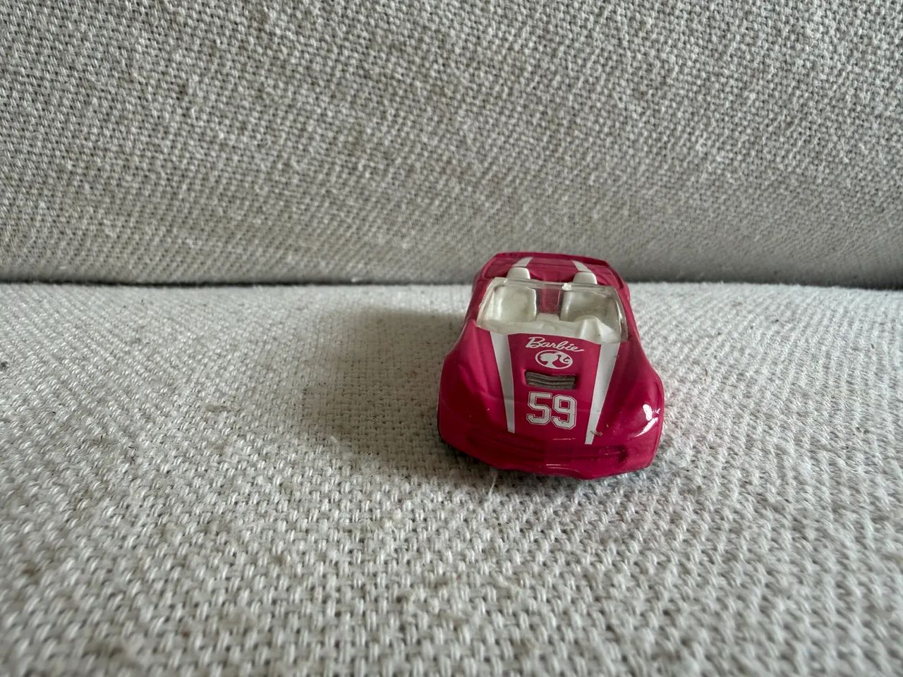 Carrinho Hot Wheels Barbie conversível - Foto 4