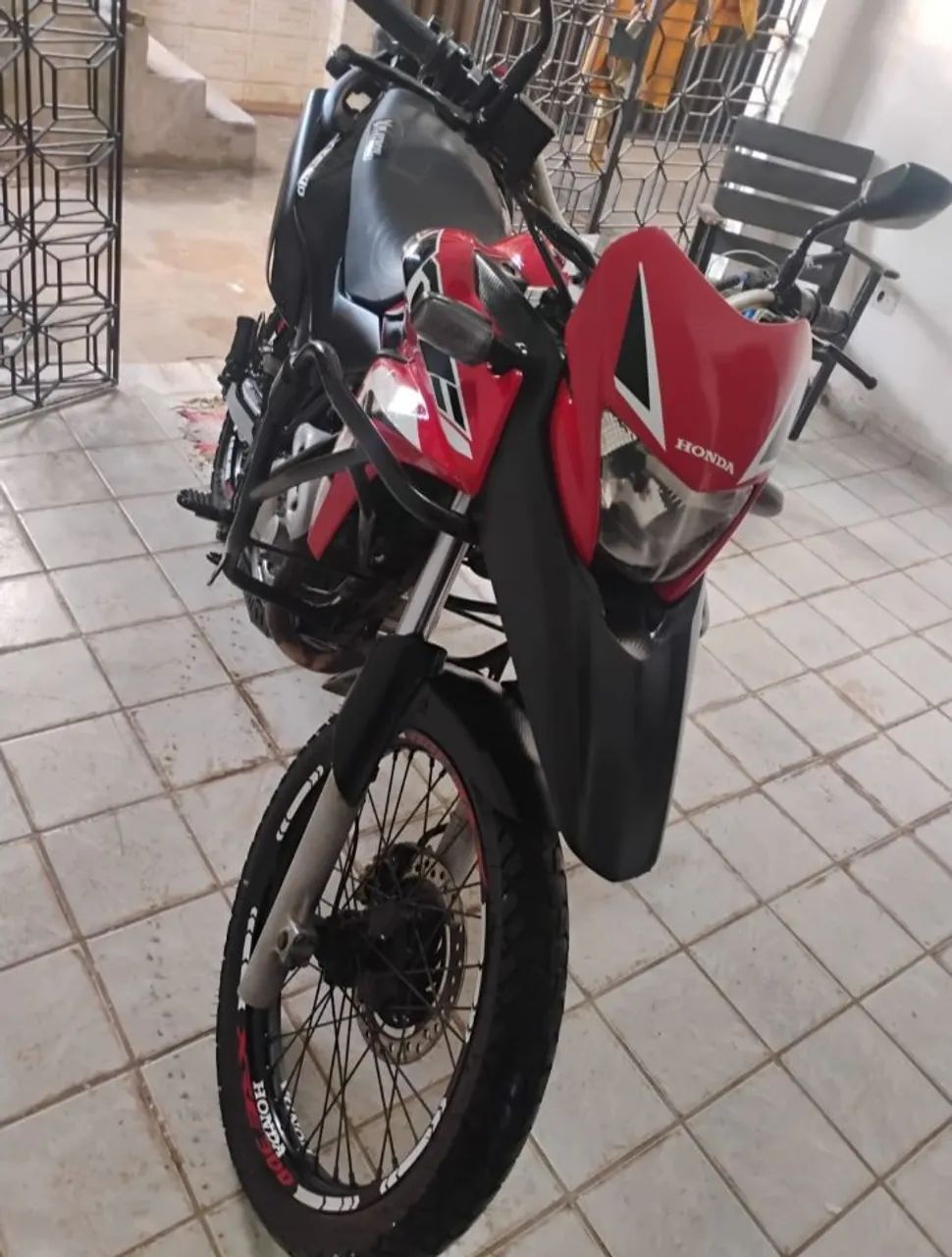 XRE 300 ano 2014.