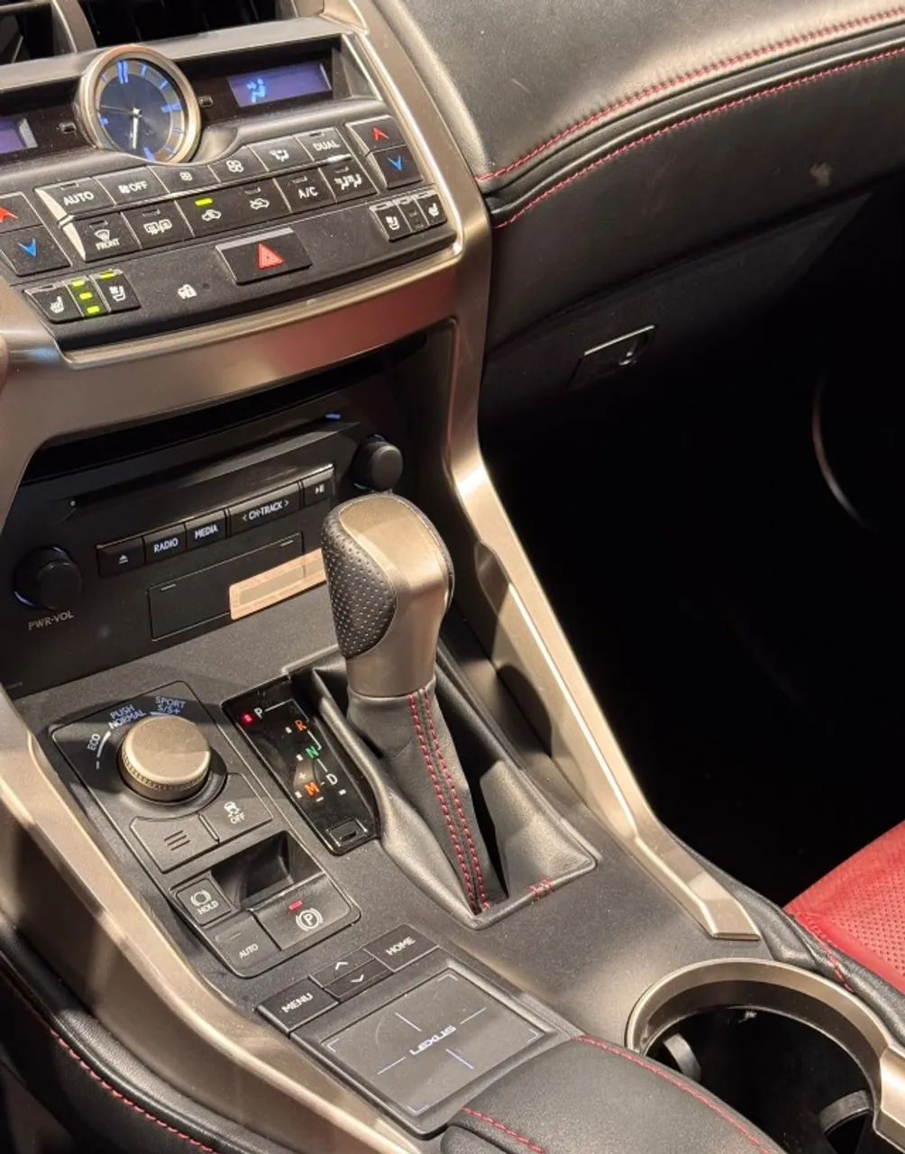 Lexus NX-200t F-sport 2.0 16V 238cv Aut., foto 8 de 13