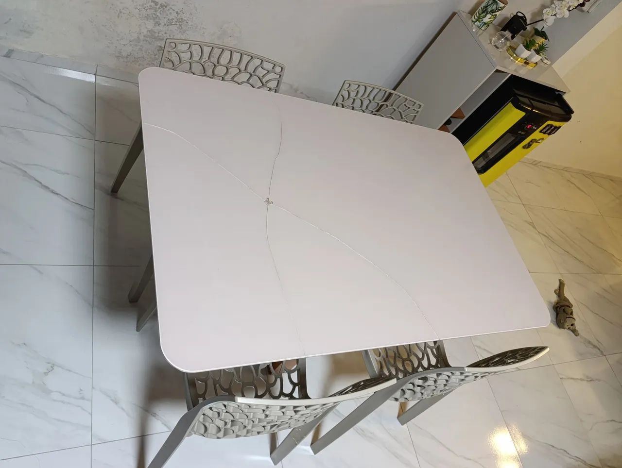 CONJUNTO DE MESA DE JANTAR COM 4 CADEIRAS - MADEIRA MACIÇA  - Foto 2