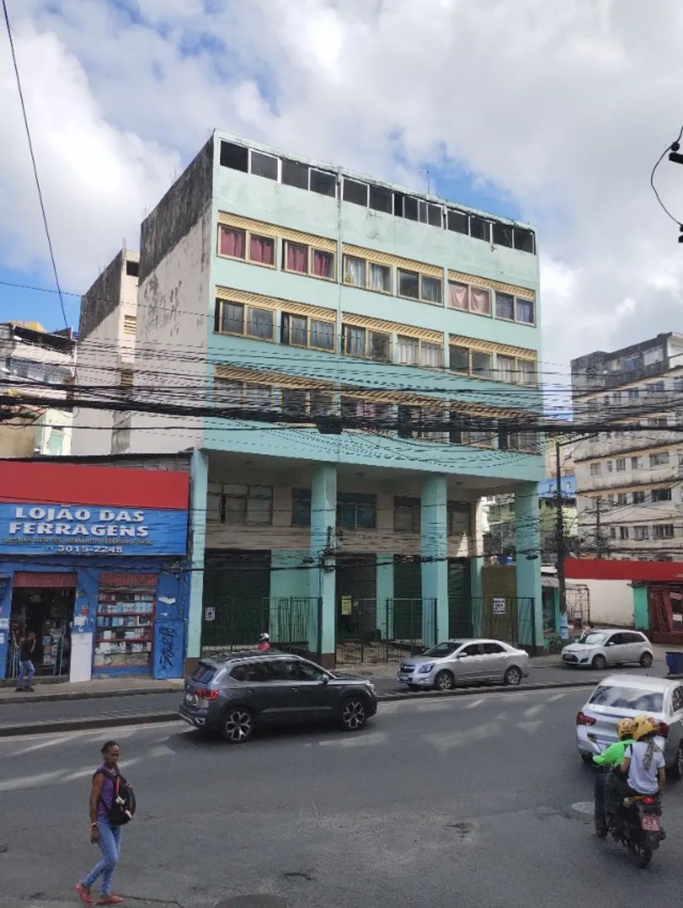 Alugo 2( duas) lojas, frente da rua principal, cada uma com 162 m2