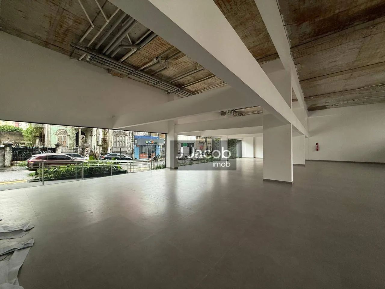 Alugo Loja de 242 m² no Ed. In Boulevard - bairro Reduto - Foto 2
