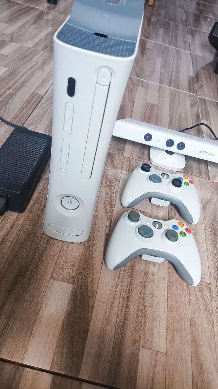 Xbox 360 zero desbloqueado 250g com Kinect - Peças e Acessórios de 