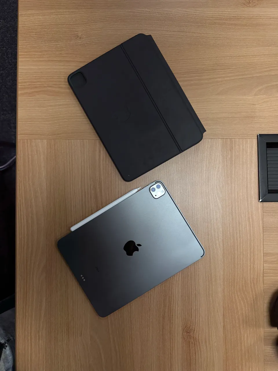 Teclado Apple Smart Keyboard Folio P/ Ipad Air 4 e Air 5 - Tablets