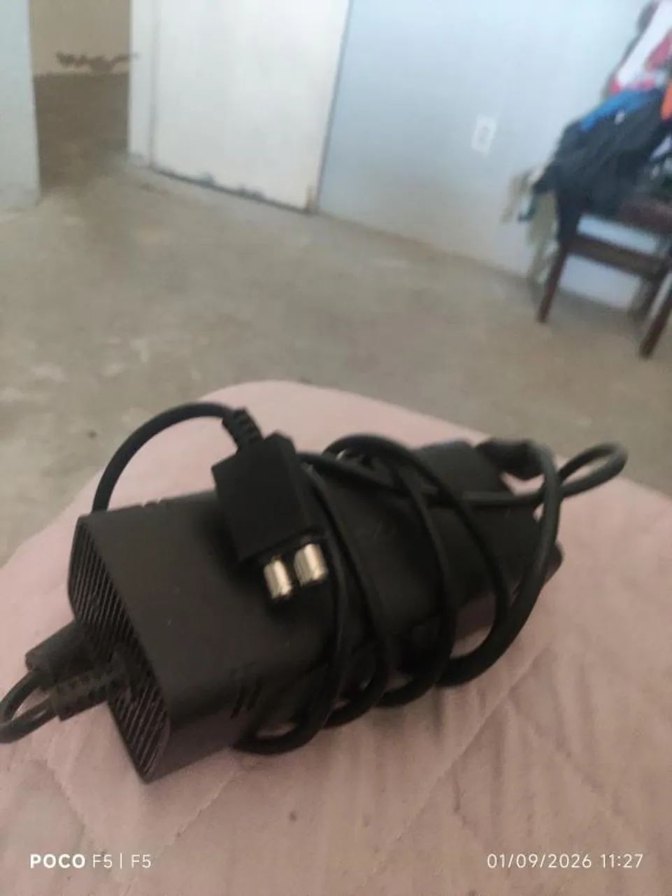Fonte bivolt para Xbox 360 de 2 pinos nova nunca usada - Foto 5