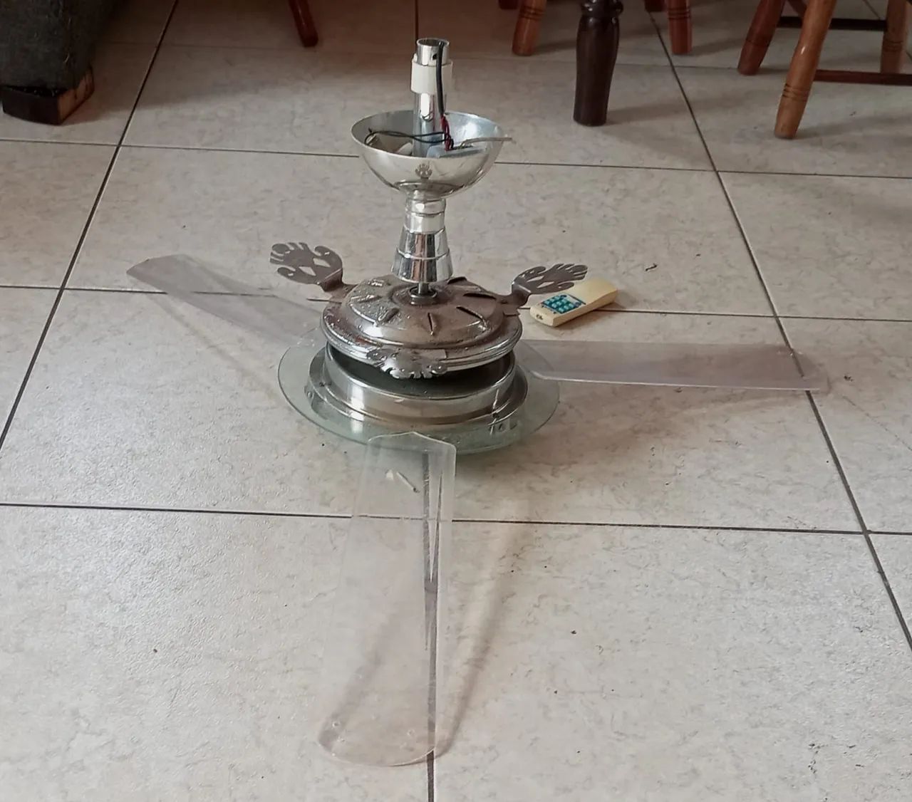 Ventilador de teto com controle 200,00