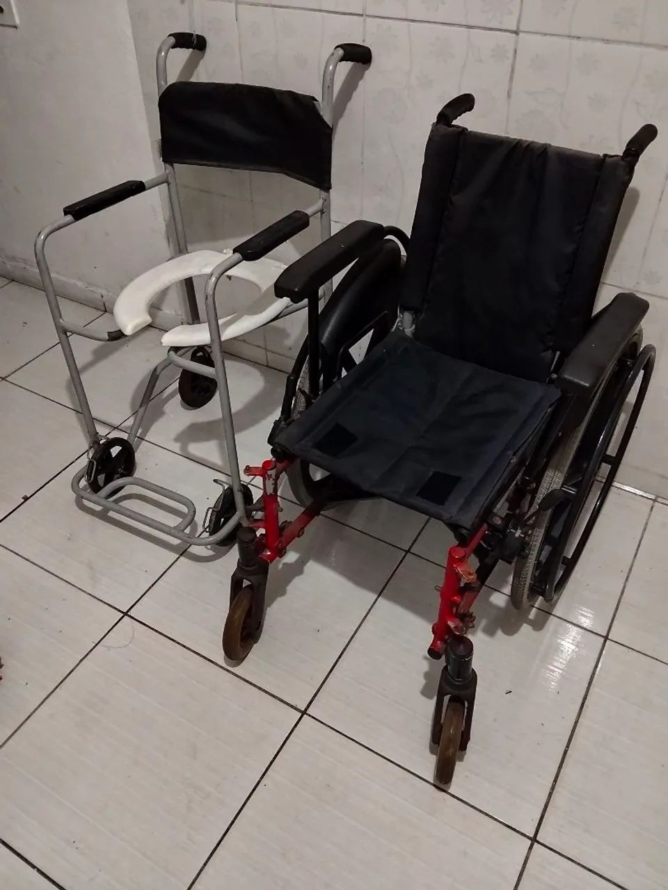 Cadeira de rodas e de banho  - Foto 2