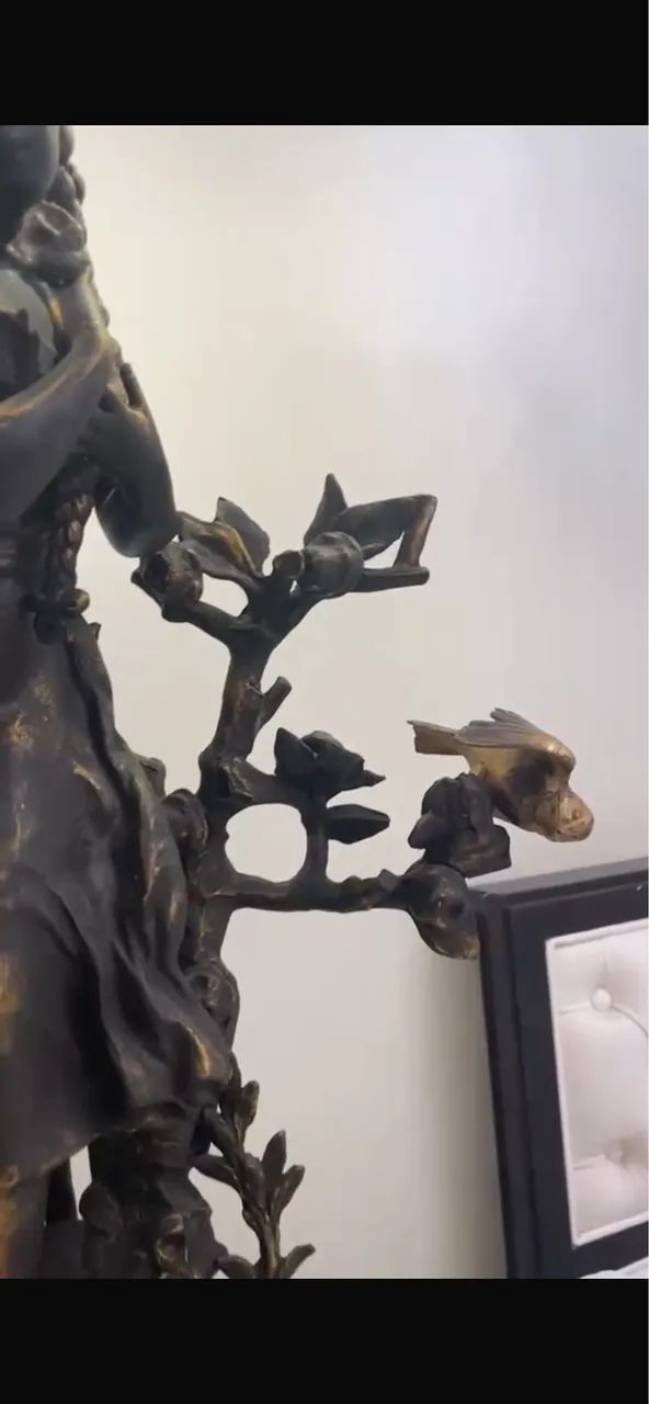 Escultura em bronze de uma camponesa. - Foto 2