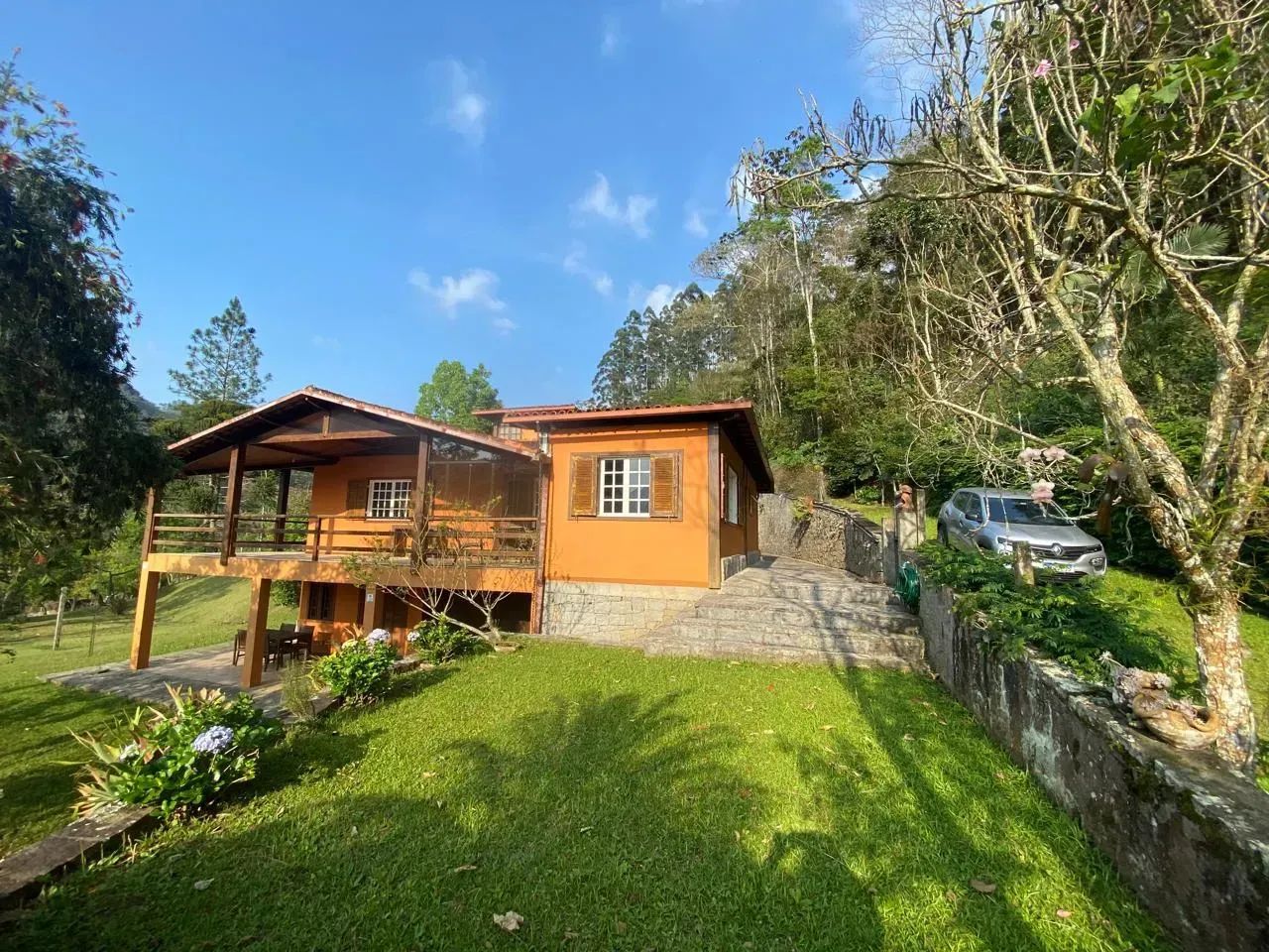 Casa para venda com 420 metros quadrados com 4 quartos