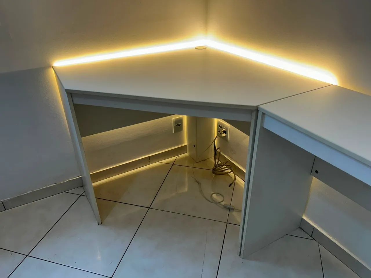 Mesa de escritório com led - Foto 3