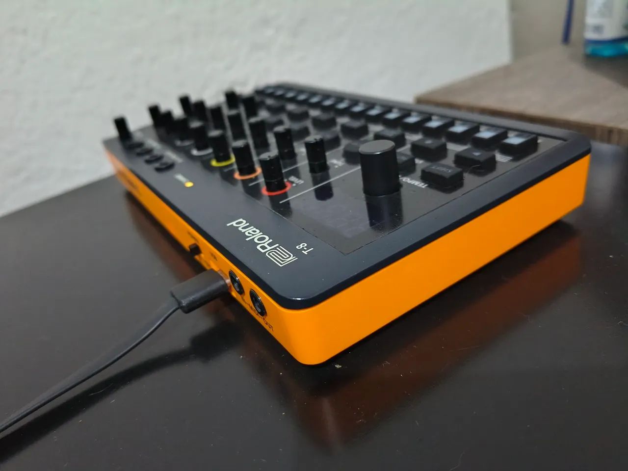 Roland Aira T8 
