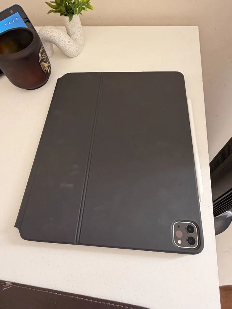 iPad Pro 12,9" (6ª geração, M2), 128 GB, Wi-Fi, prateado, com Magic Keyboard preto e Apple - Foto 5