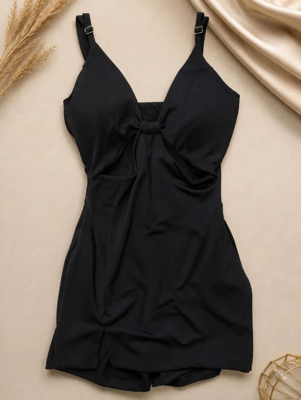 Macaquinho Preto Feminino PP/P - Elegante e Versátil