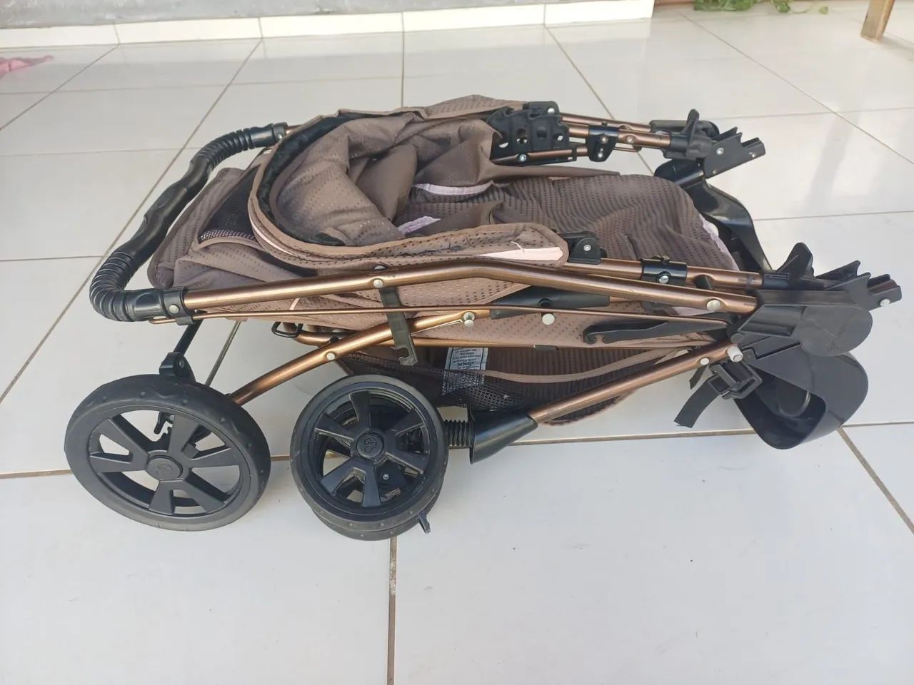 Carrinho de Bebê Galzerano Dobrável - Excelente Estado - Foto 4