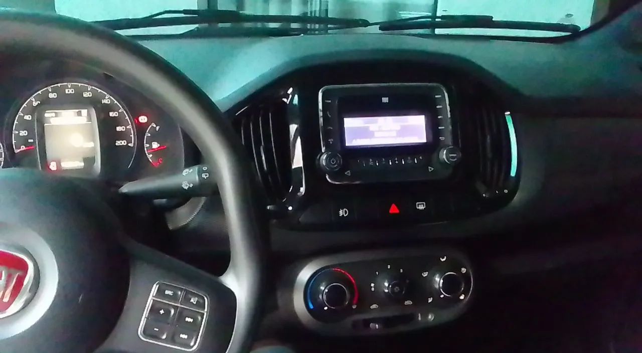 Fiat Uno Sporting 1.4 EVO Fire Flex 8V 4P 2016 - Foto 3