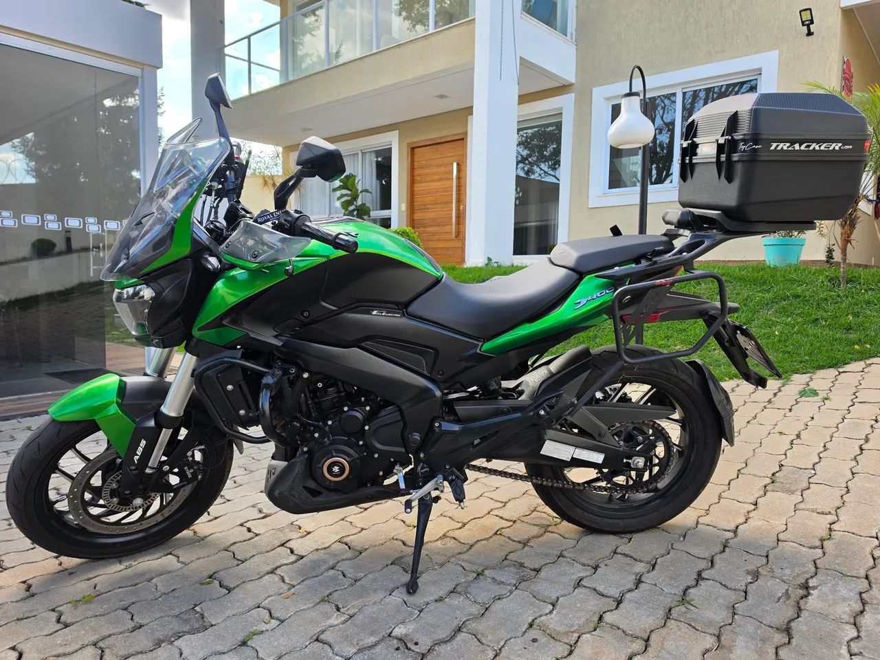Dominar 400 2025