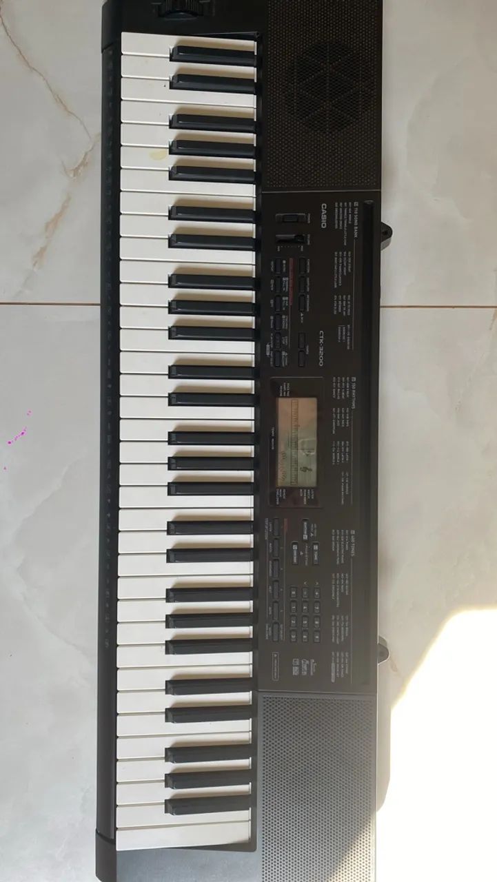 - Casio Teclado Ctk-3200 61 Teclas 5 Oitavas