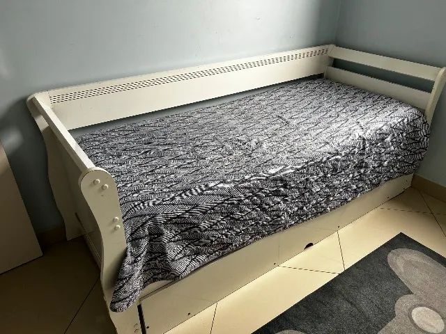 Cama de solteiro com cama auxiliar