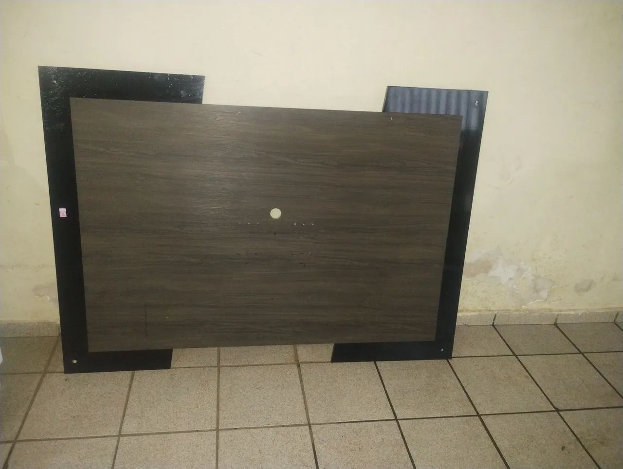 Painel para televisão em perfeito estado 