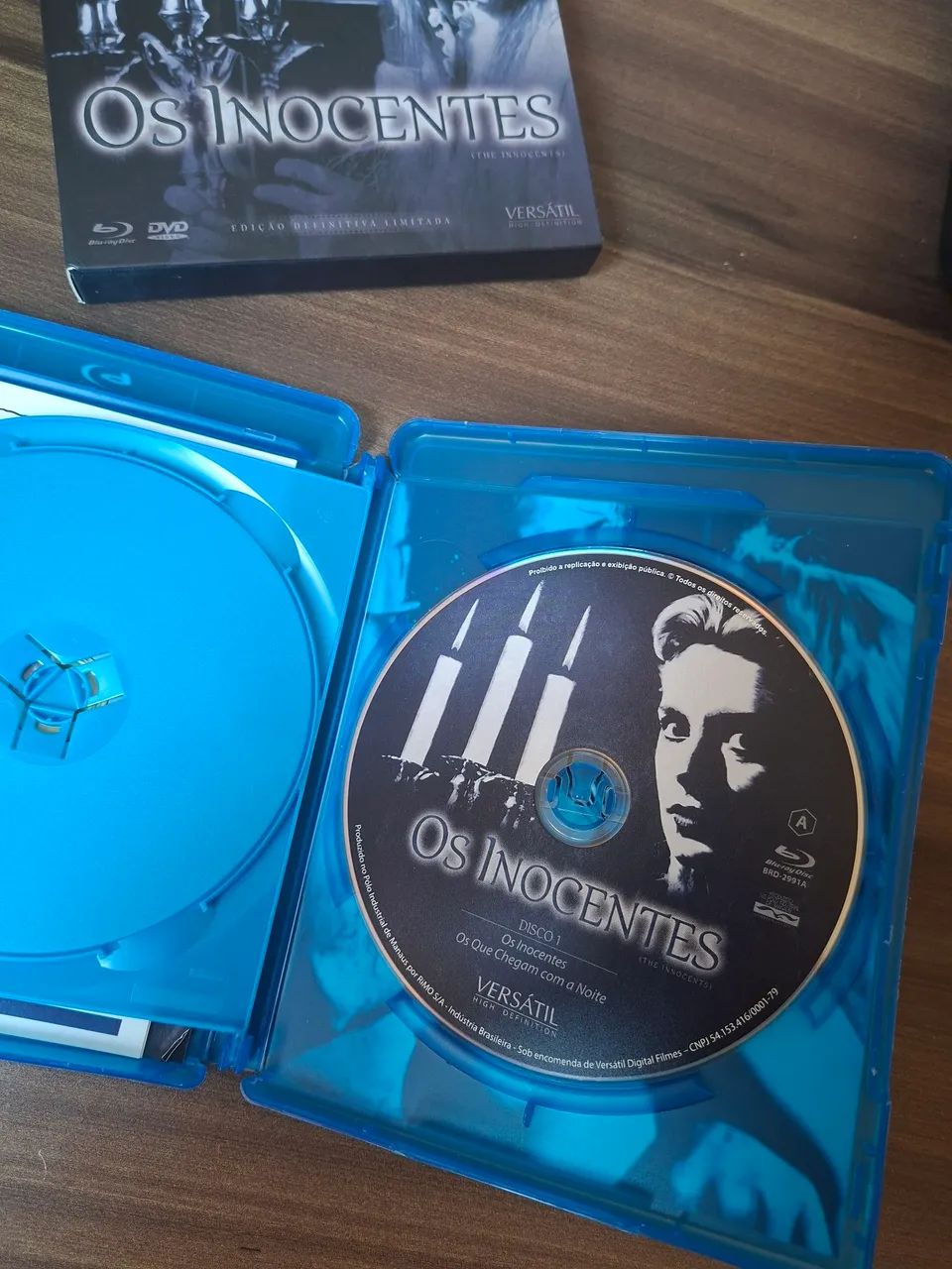 Blu-ray Os Inocentes - Versátil Home Video  - Foto 4