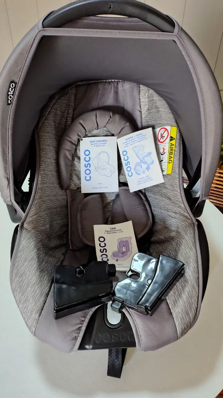 Carrinho de bebê com bebê conforto  Cosco Travel