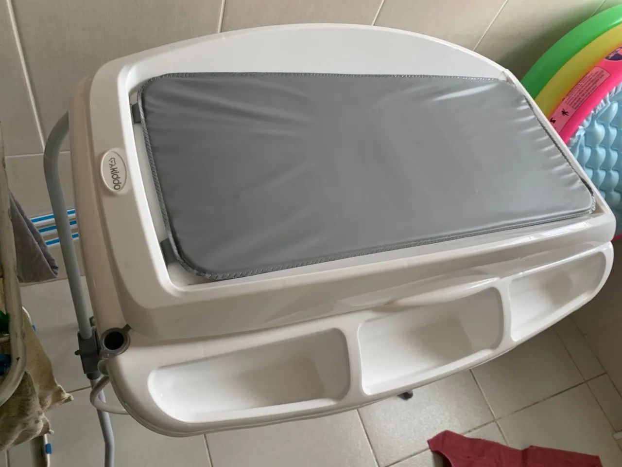 Vendo ótima banheira com trocador 