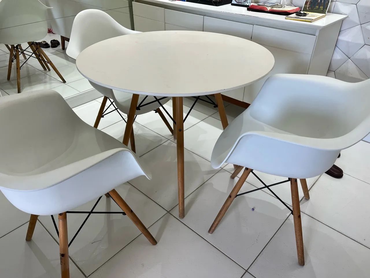 Conjunto de mesa com 3 cadeiras 