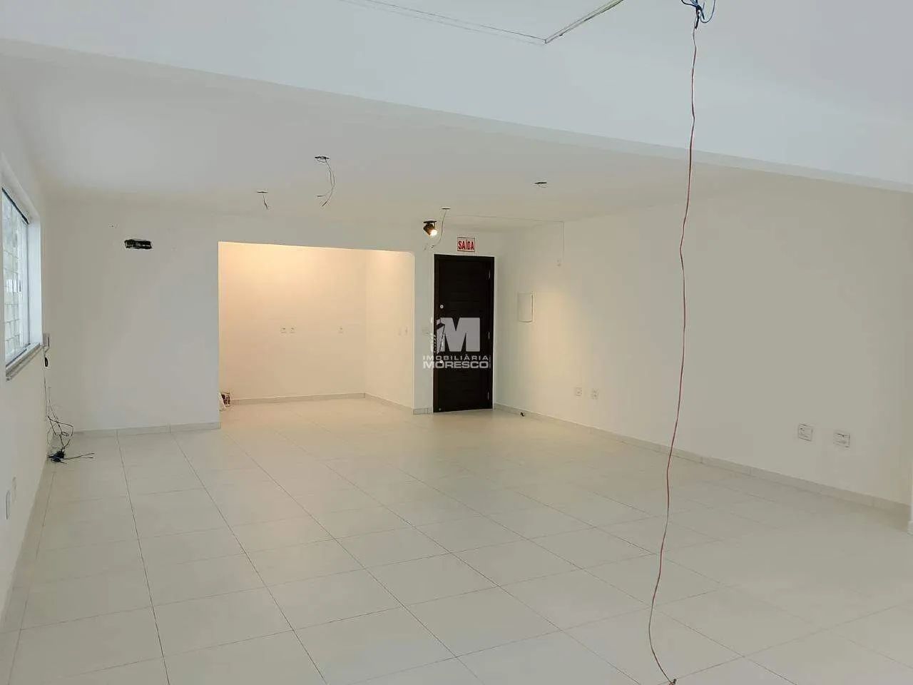 Sala comercial no andar superior no Centro de Brusque! - Foto 4