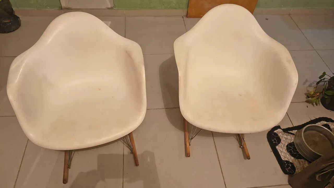 Vendo Duas Cadeiras Eames de Balanço  - Foto 3
