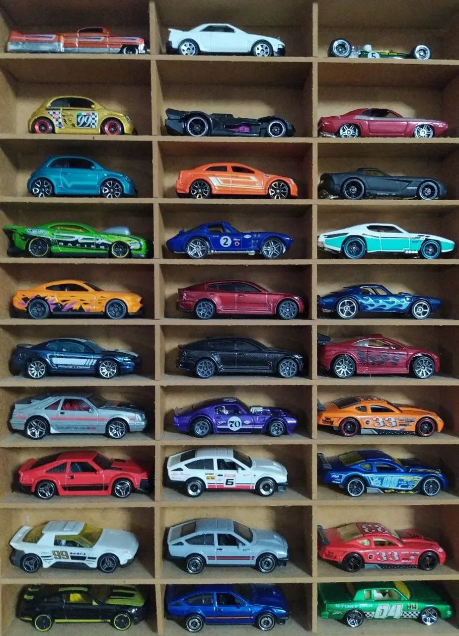 Miniaturas Carrinhos Hot Wheels e outras 20,00 cada - Foto 2