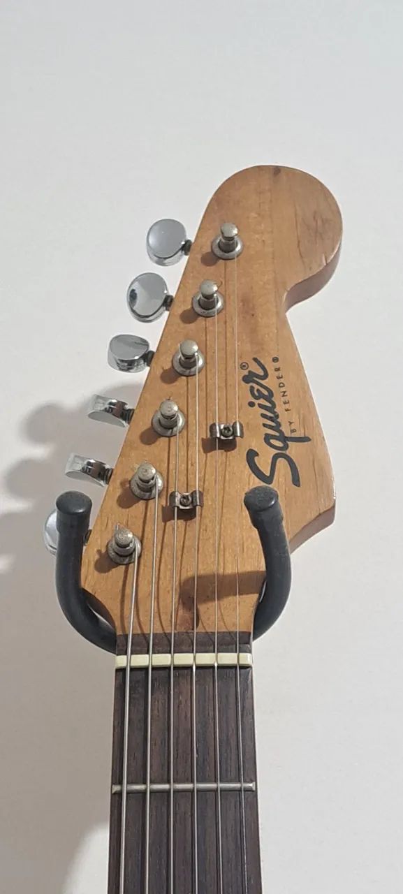 Guitarra Stratocaster Squier  - Foto 3