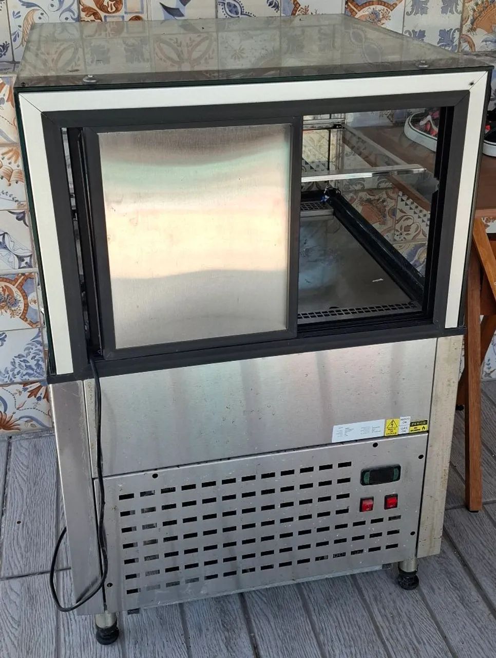 VITRINE REFRIGERADA INOX PARA BOLOS E DOCES - Foto 3
