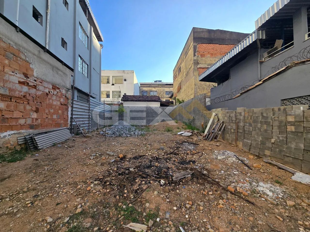 Terreno à Venda com 161,55 m² no Centro de Divinópolis MG. - Foto 3