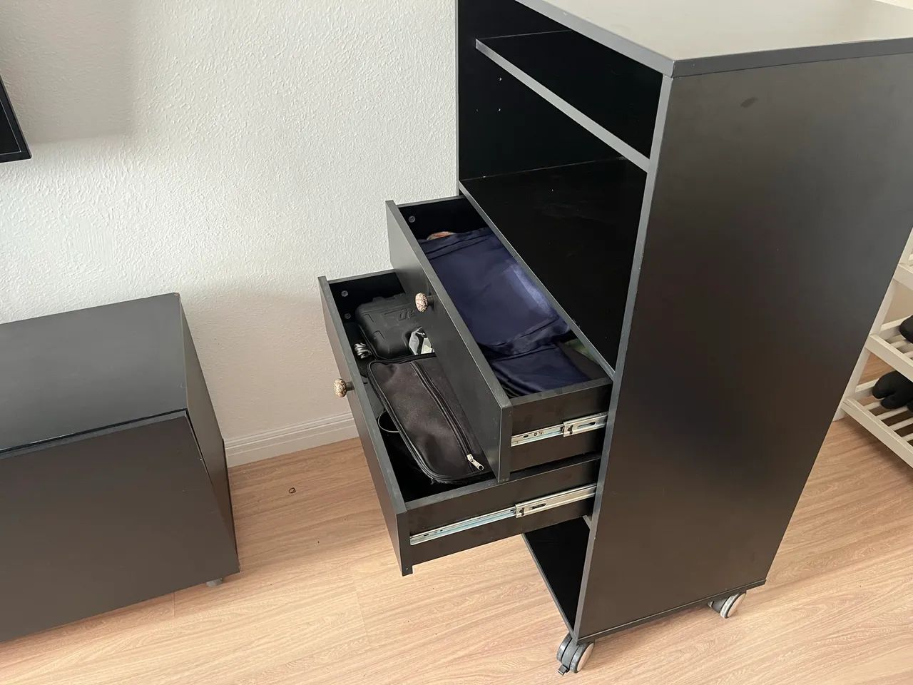 estante multiuso com gavetas - Foto 2
