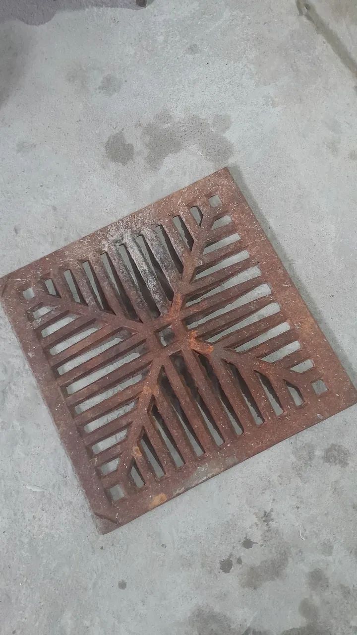 Grade em ferro pra esgoto