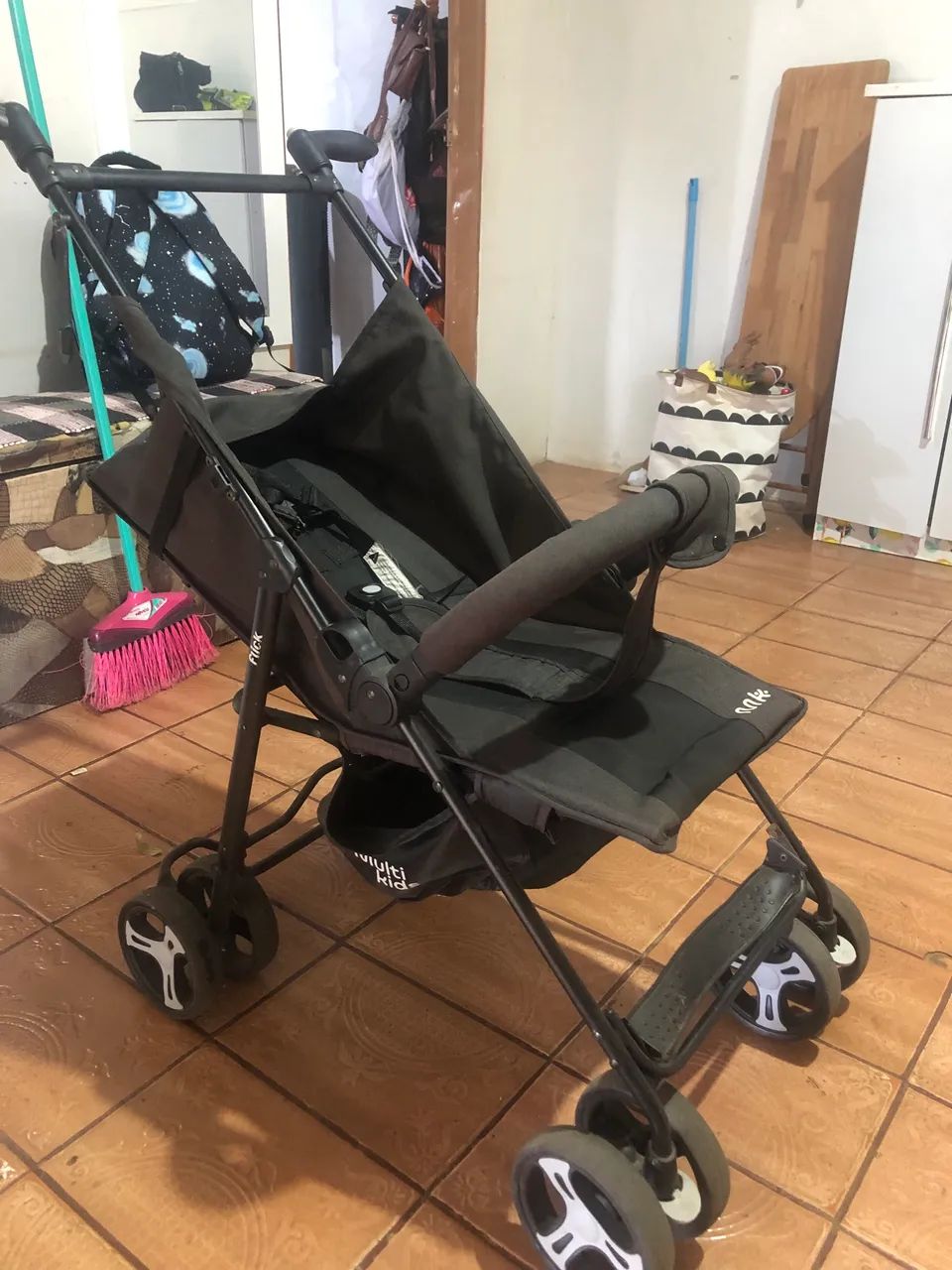 Vendo carrinho de passeio marca multimídia - Foto 2