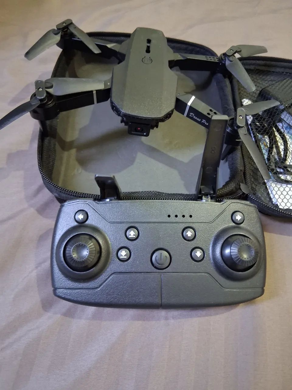 Drone E99 Pro Dobrável HD com Comando, Baterias e Maleta completa!