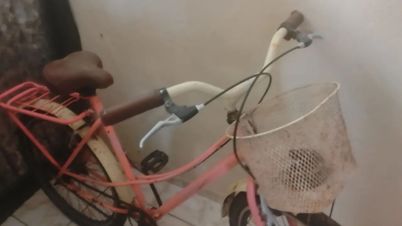 Bicicleta salmão com cestinha  - Foto 4