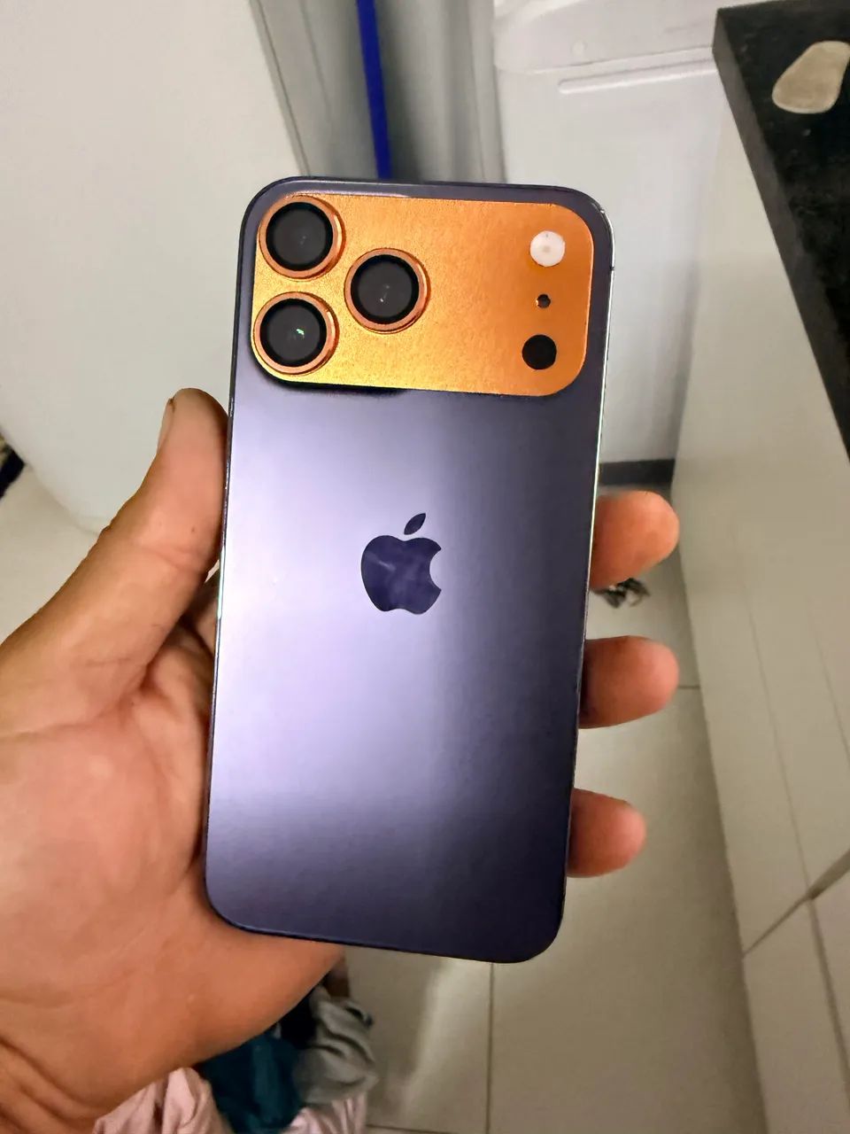 iPhone 14 Pro Max com lente e capinha do 17 - Foto 3