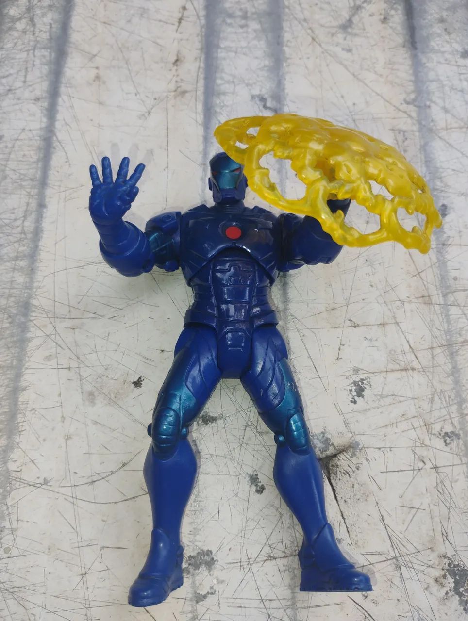 Vendo um boneco iron Man do homem de ferro da marca Hasbro e Marvel  de 2012 - Foto 4