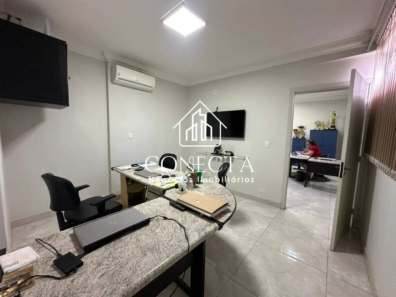 Sala Comercial para Locação no Bairro Brasil, Uberlândia  65 m², Mobiliada e Pronta para E