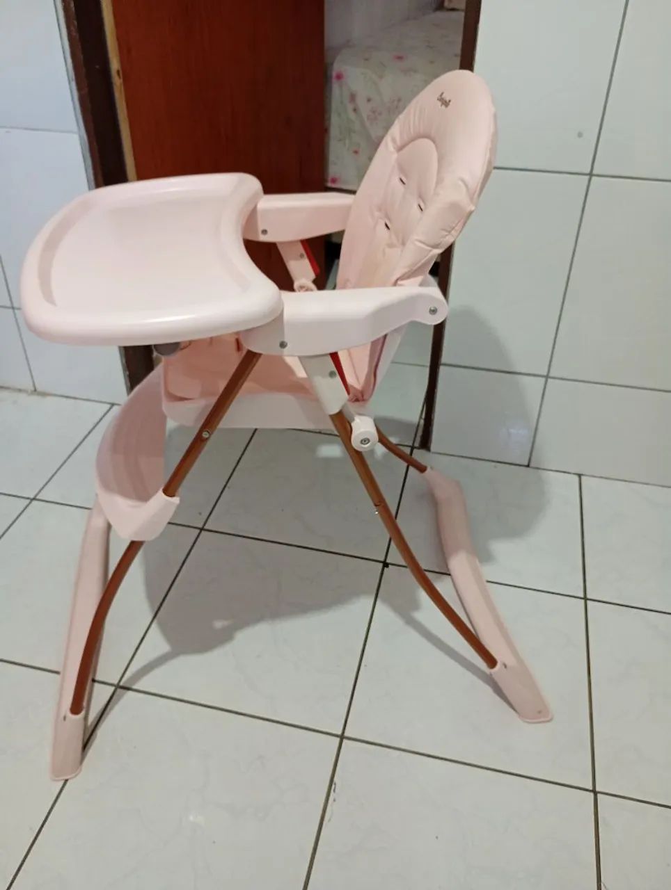 Cadeira de alimentação Burigotto semi Nova - Foto 4