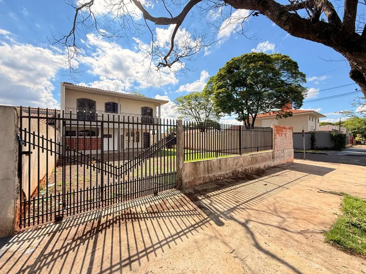 Sobrado à venda em Maringá, Jardim Alvorada, com 3 quartos, com 138.7 m²