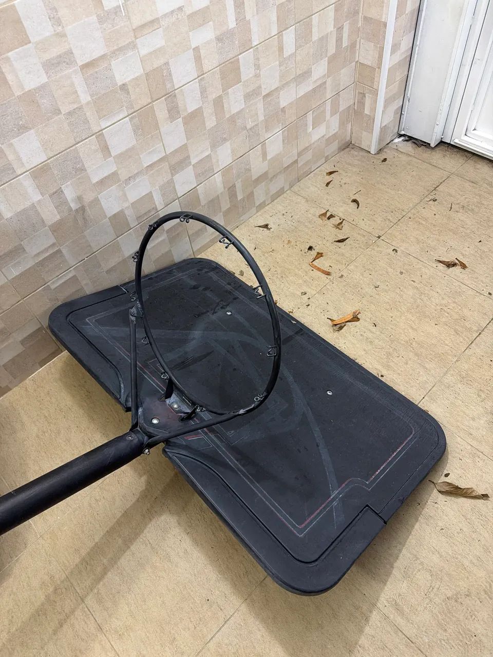 Cesta de basquete com base ajustável 