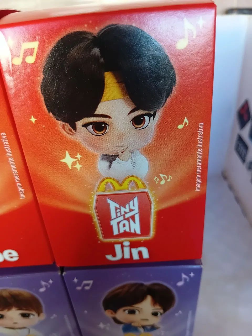 4 Bonecos Jimin V j-hope e Jin bts McDonald's na caixa - Foto 3